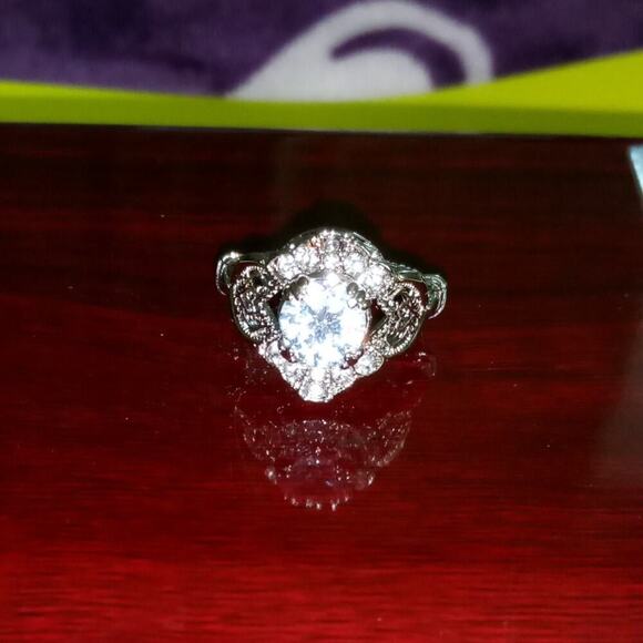 NEW Women's Ring White Zircon Bold Silver Stainless Steel Ring GORGEOUS - Picture 1 of 8